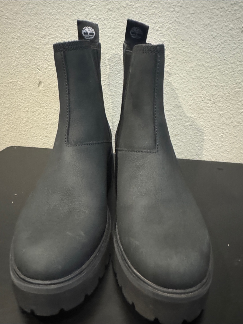 Timberland Black Nubuck Chelsea Lug Ankle Boots Womans 8.5 - Picture 2 of 12
